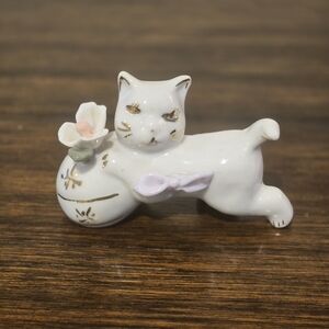 VTG Japanese Porcelain White Cat Gold Accent Purple Bow Ball Flower Figurine